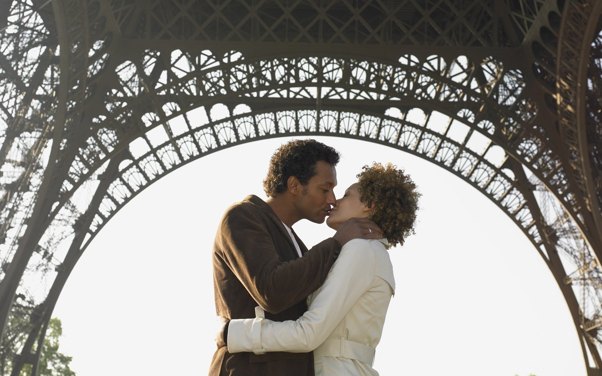 appassionato ceom parigi amore romanticismo tenerezza passione sentimenti appuntamento incontro amanti coppia uomini donne