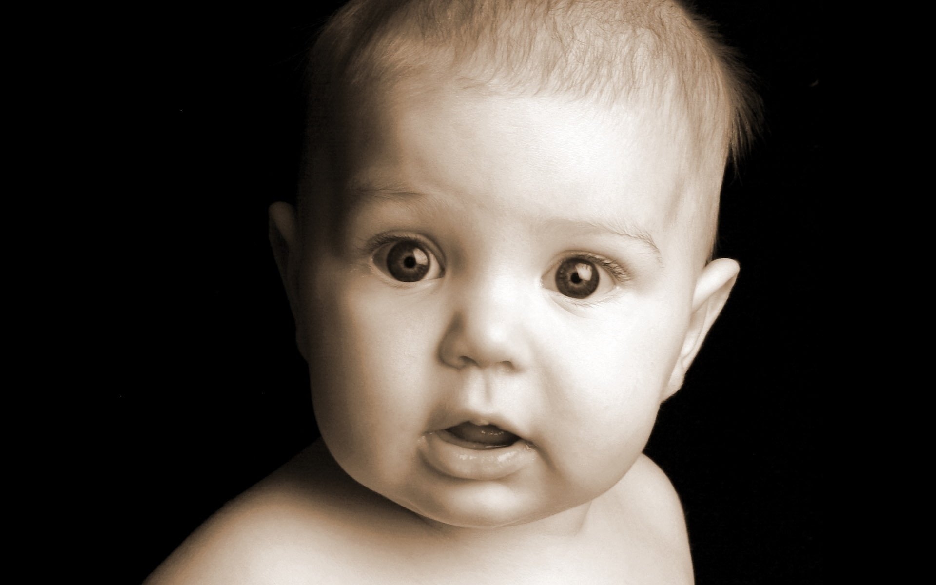 sorprendido pequeño cabello fino ojos marrones retrato mirada ojos cara