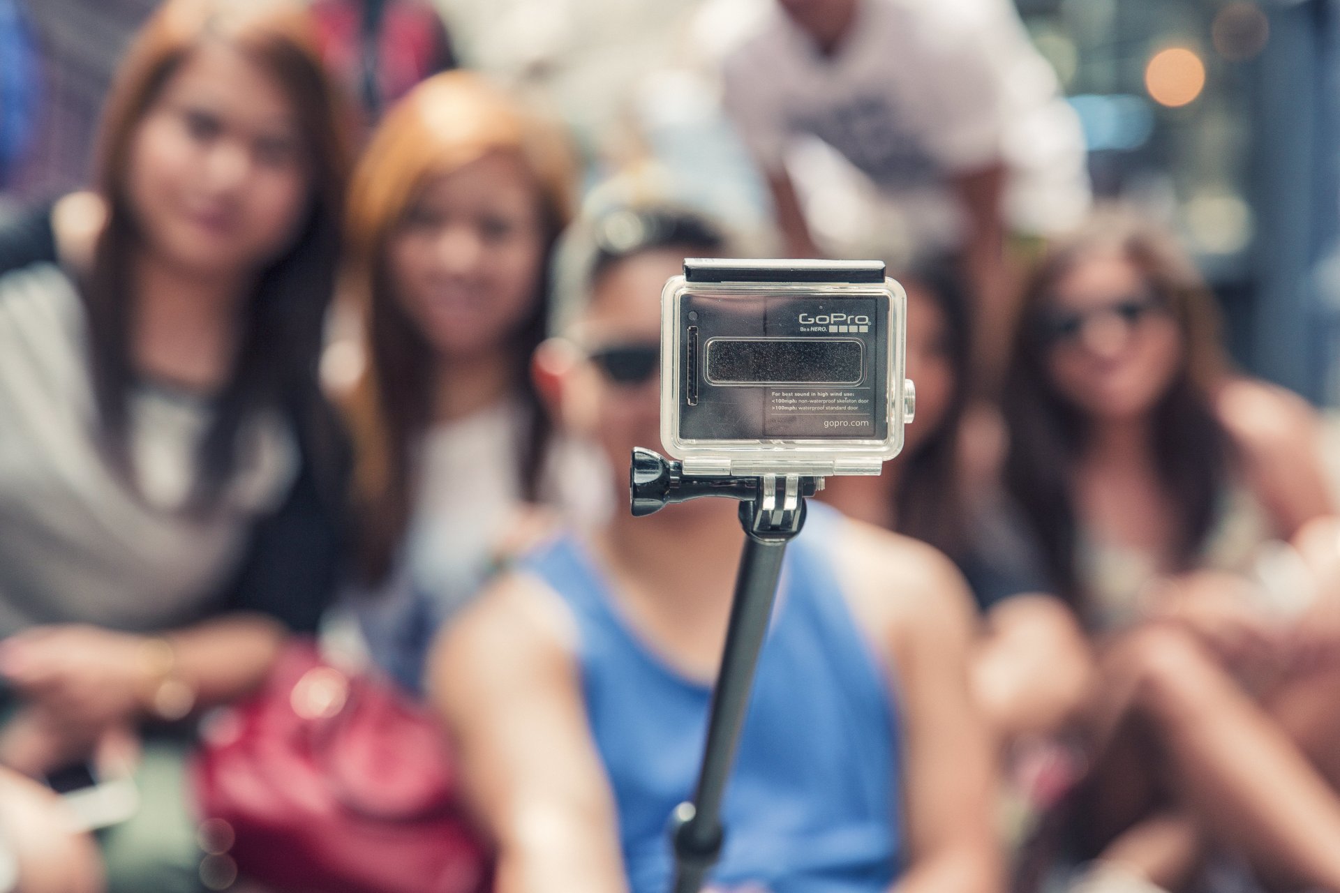 gopro cámara monopod selfie disparar personas