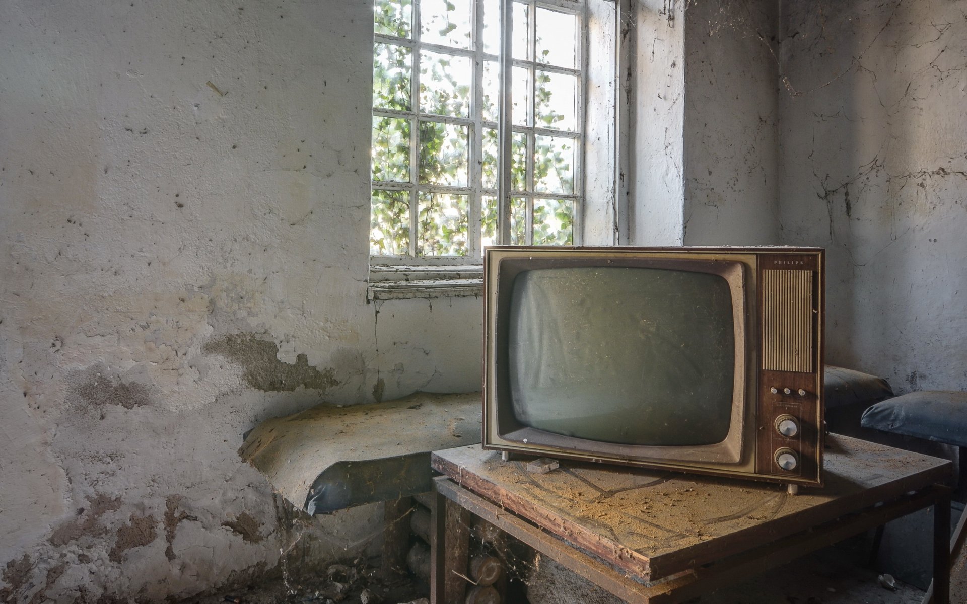 camera scrivania finestra tv
