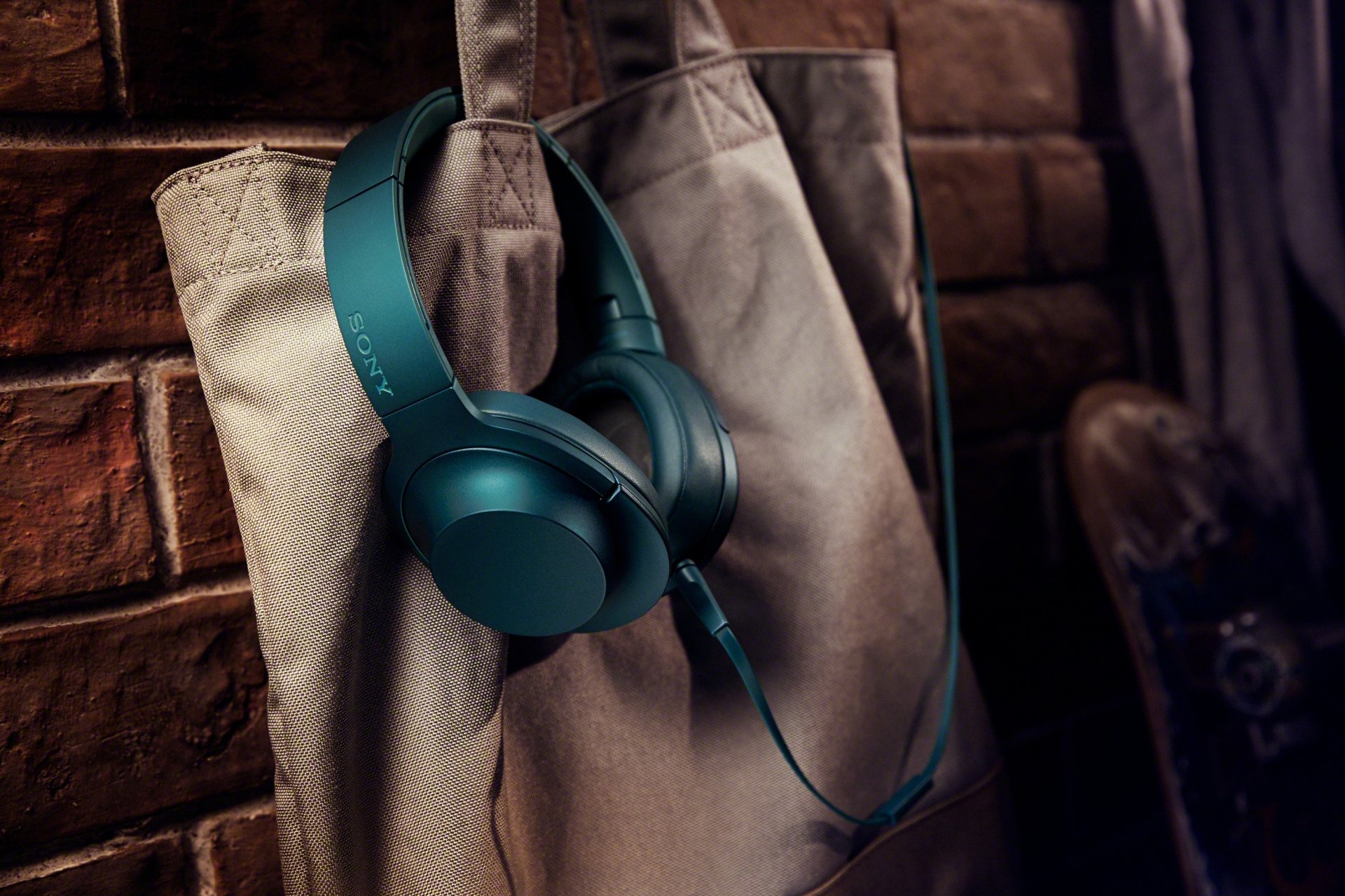 ony h.earon headphones bag hi-tech