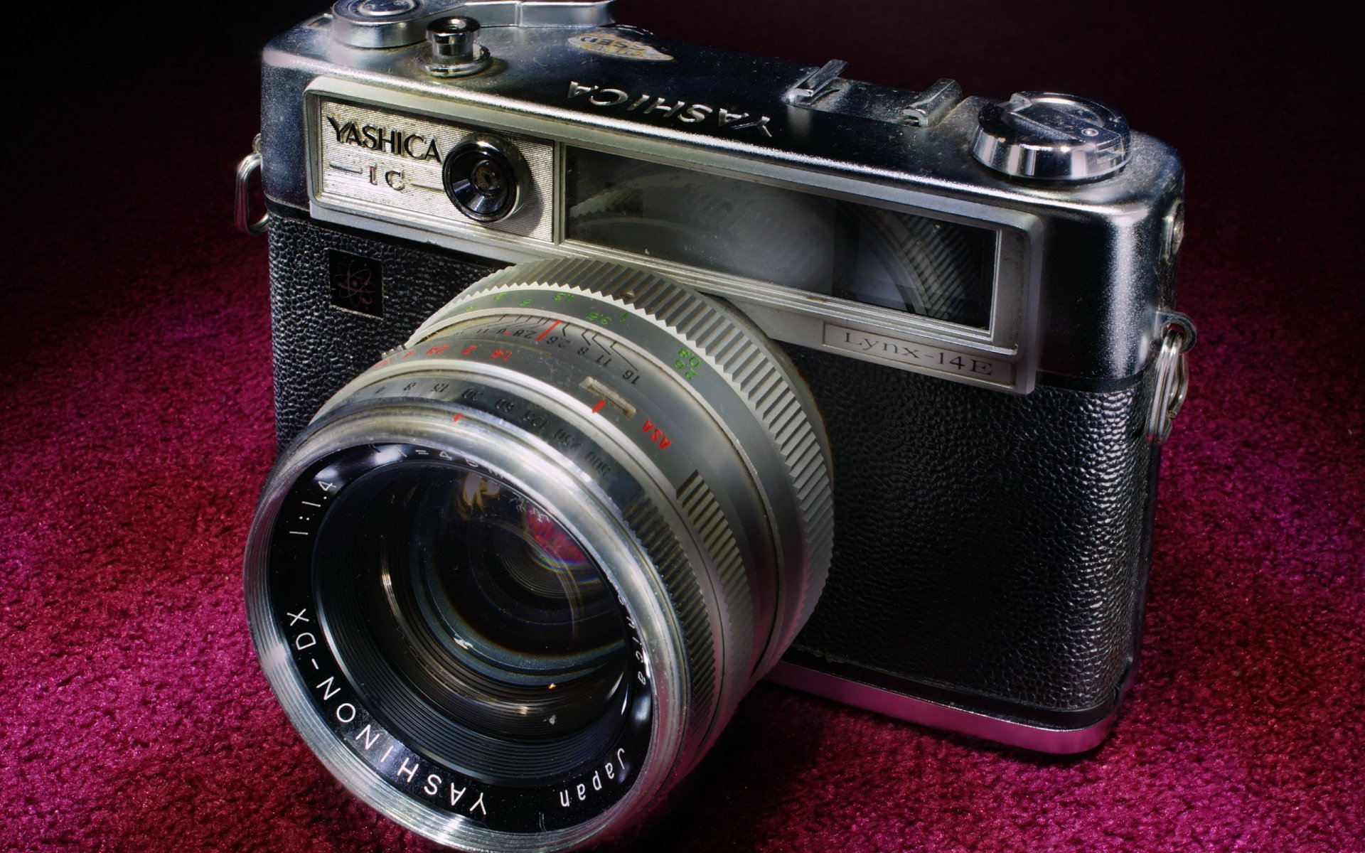 камера yashica фон