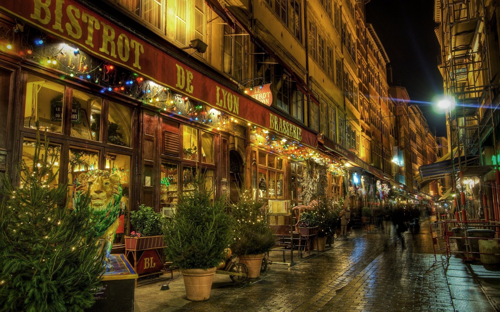 città alla vigilia delle vacanze umore di capodanno luci incandescenti strada strada lanterne città notte luci della città