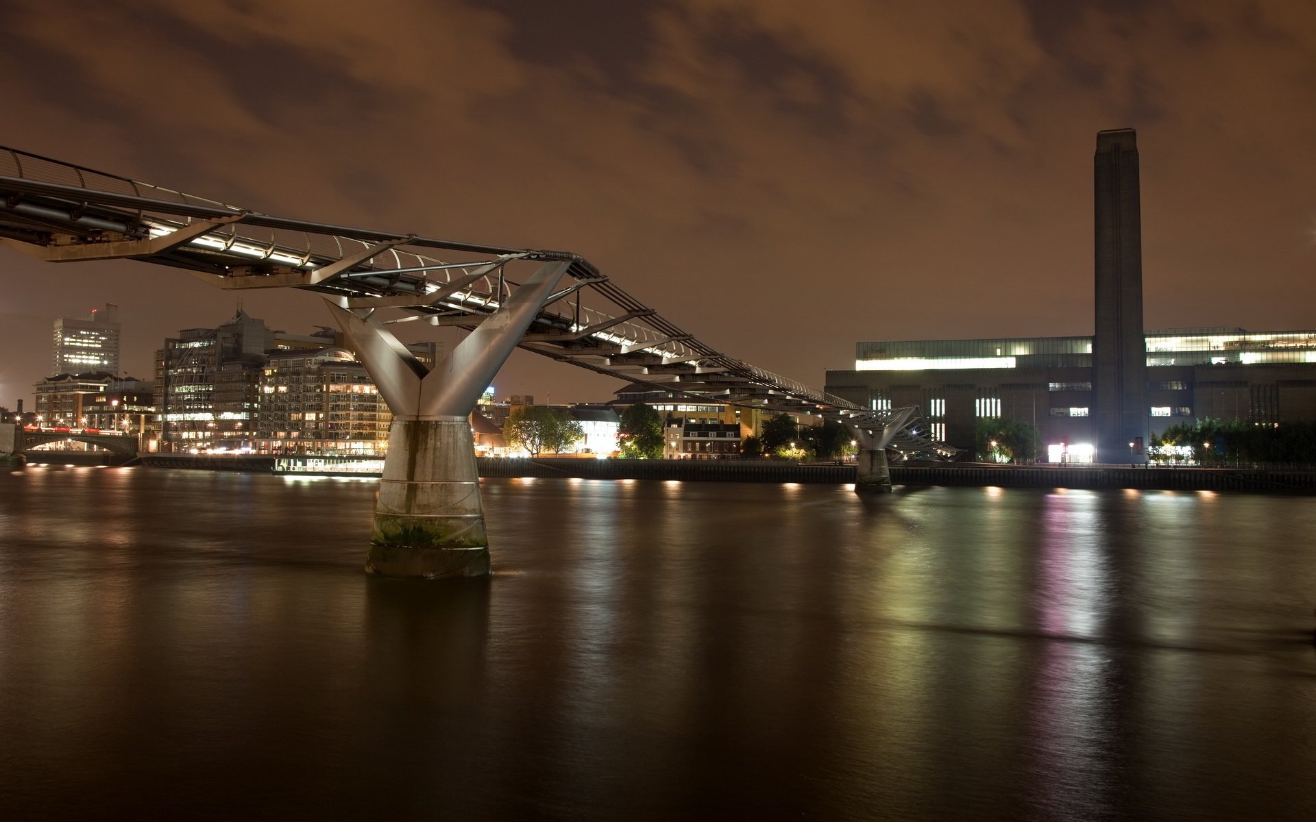 struttura in ferro luci di notte ponte fiume luci cielo riflessione città notte luci della città ponti