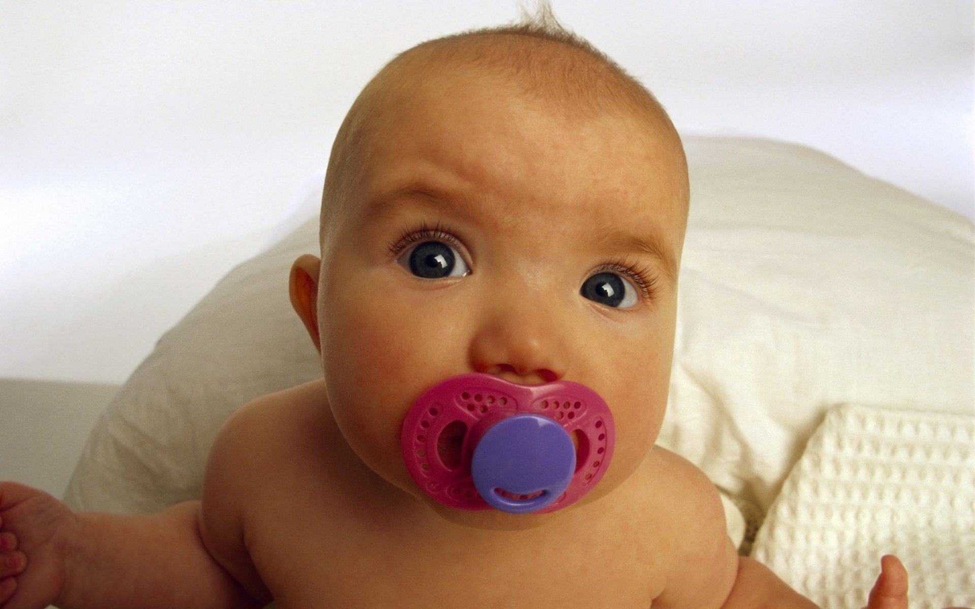 ojos abultados bebé pezón retrato mirada ojos miga sorpresa bebé egoza cara