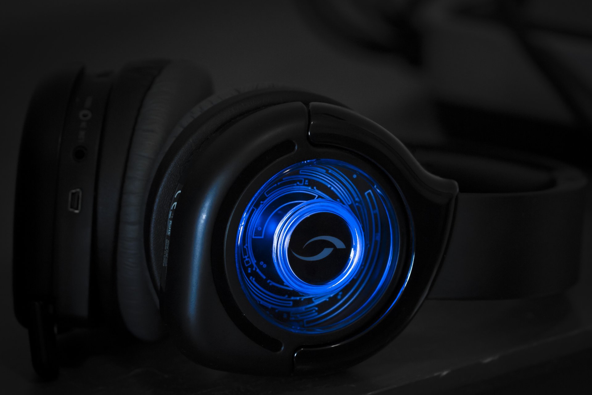 ambiance bleue casque gros plan