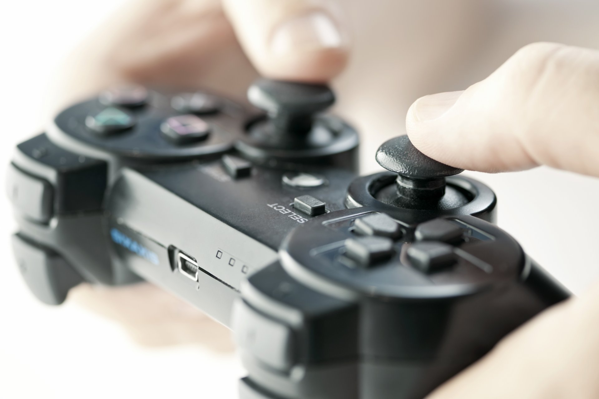 controlador de videojuegos jugador dedos
