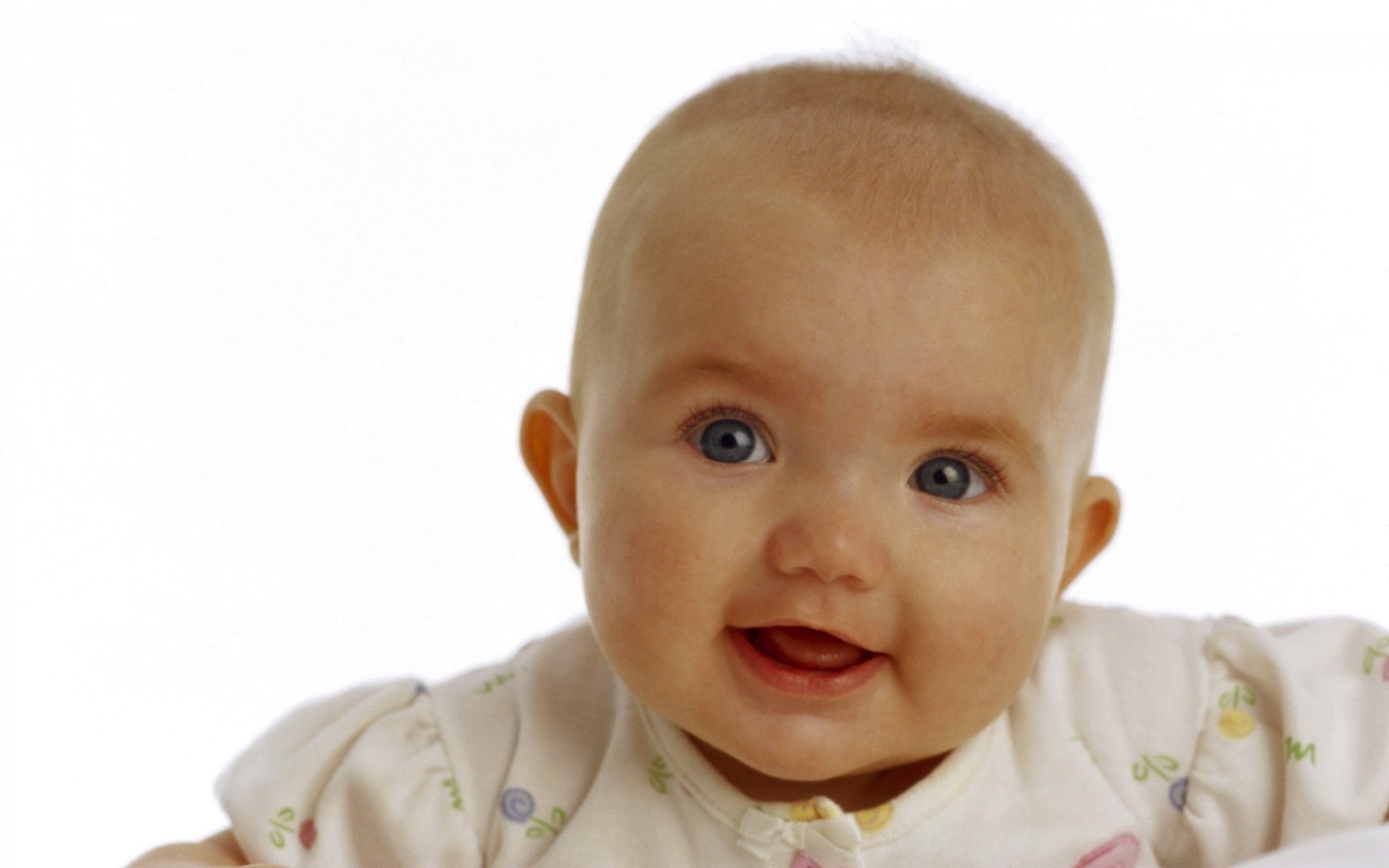 beauté yeux clairs sourire mignon portrait regard sourire yeux fond blanc visage