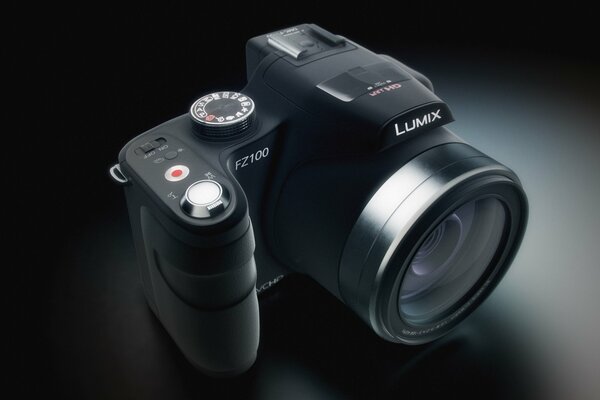 Appareil Photo Panasonic Lumix. Plan moyen