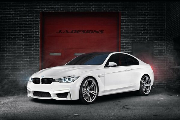 Voiture de sport blanche BMW