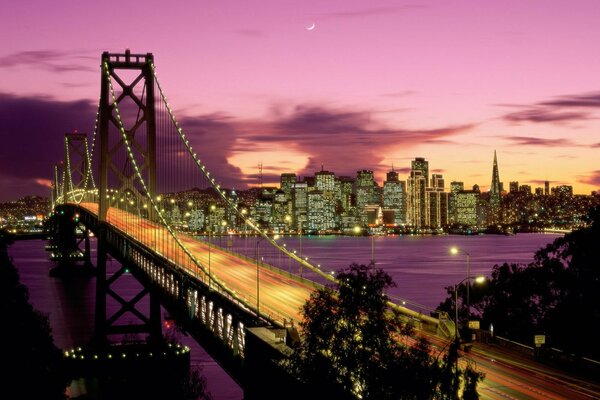 Bellissimo ponte di Brooklyn al tramonto