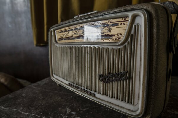 Retro-Radio im Raum