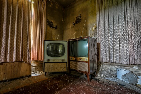 Televisores Vintage en interiores retro
