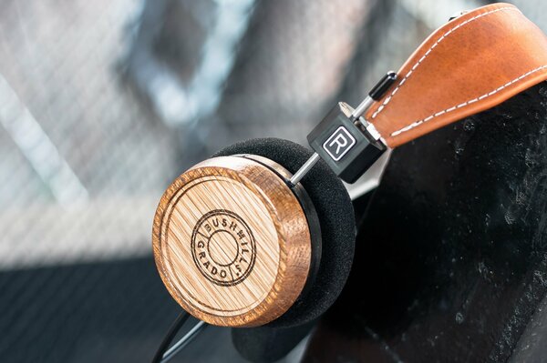 Headphones made of wood with a leather rim