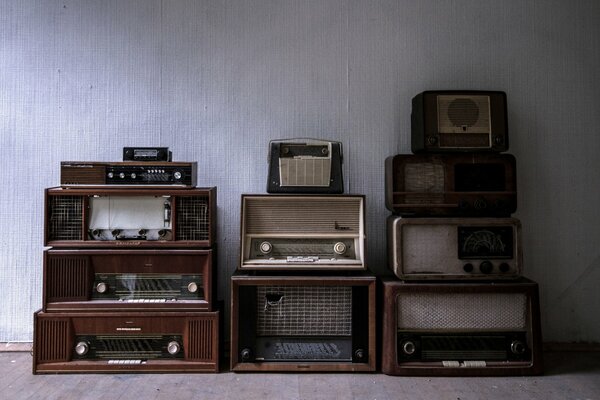Chambre, papier peint lumineux. anciennes radios