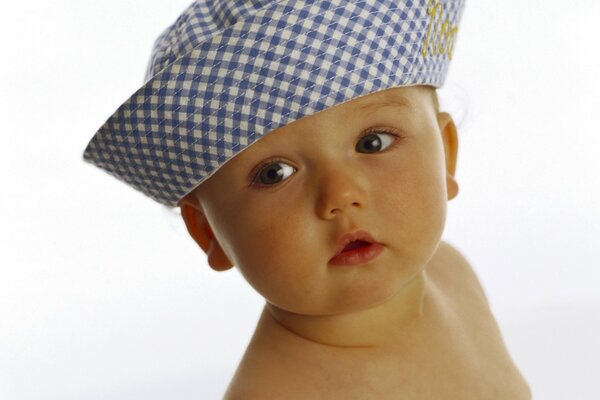 Adorable bébé bonnet bleu