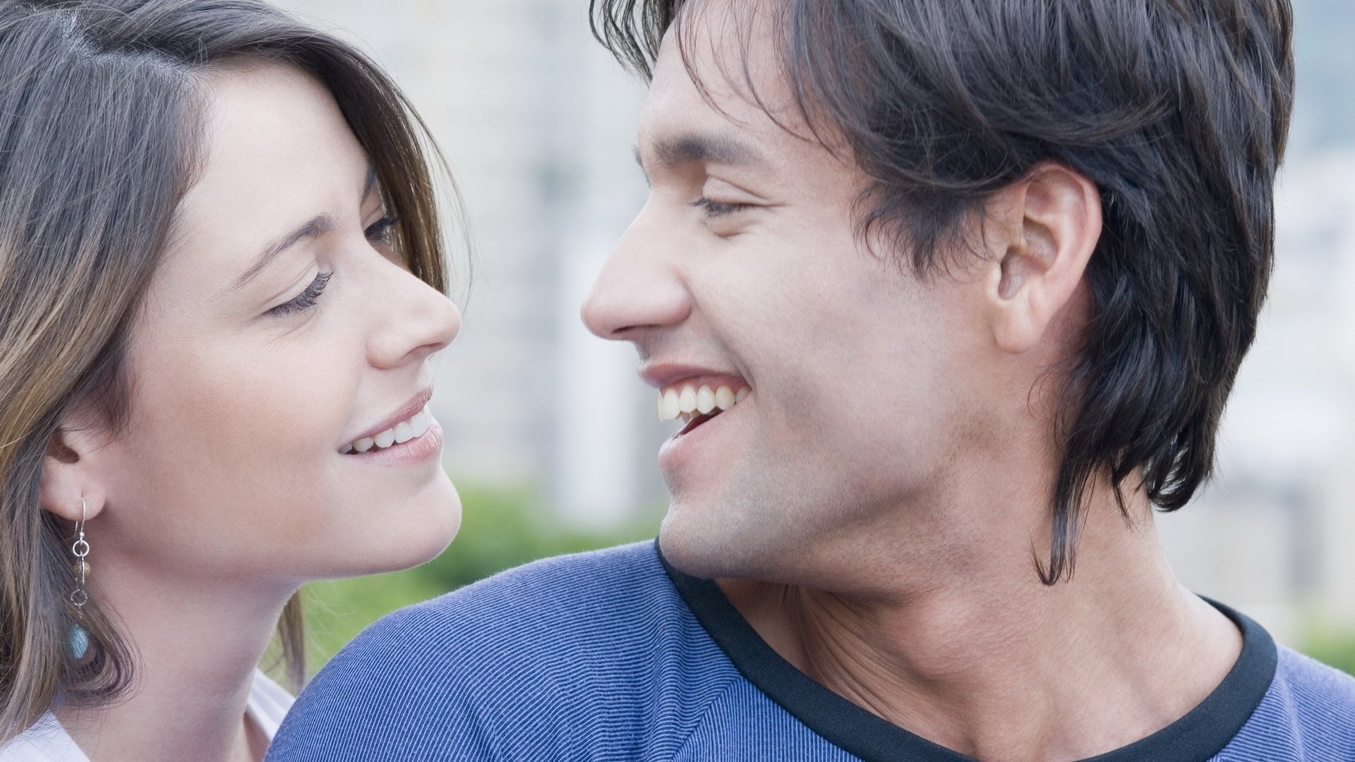 sentimenti d amore sorrisi persone romanticismo tenerezza sentimenti amanti coppia passione amore appuntamento incontro uomini donne