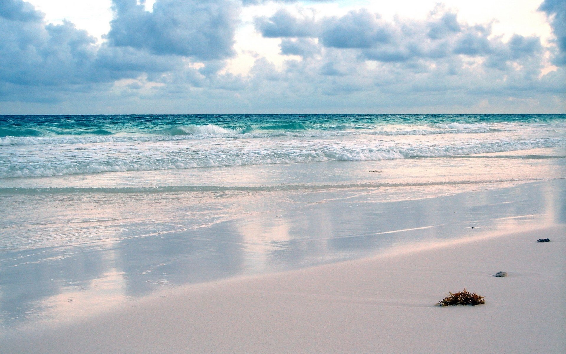 meereswellen schaum spiegelbild strand wasser himmel küste brandung türkis küste sommer kühle wellen landschaft wolken bewölkt