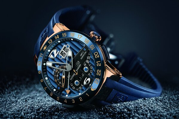 Teure Chronograph-Uhr mit blauem Armband