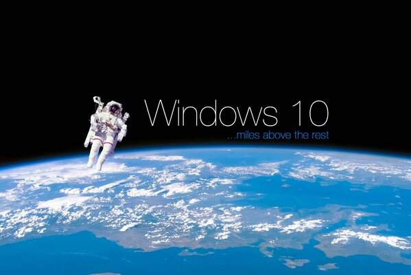 Windows10 космонавт в открытом космосе над землей