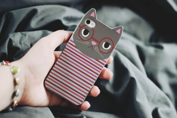 A case in the form of a cat for an iPhone