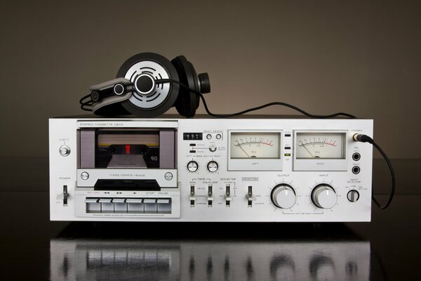 Grabadora de cassette fija con auriculares