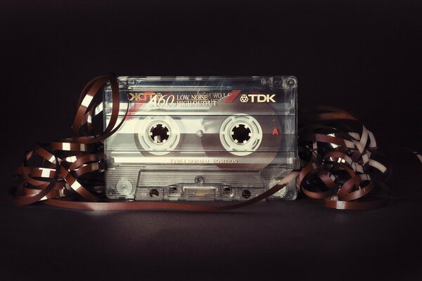 Cassette with tangled magnetic film