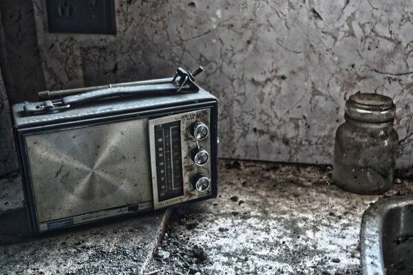 Hermosa foto retro con Radio del siglo pasado