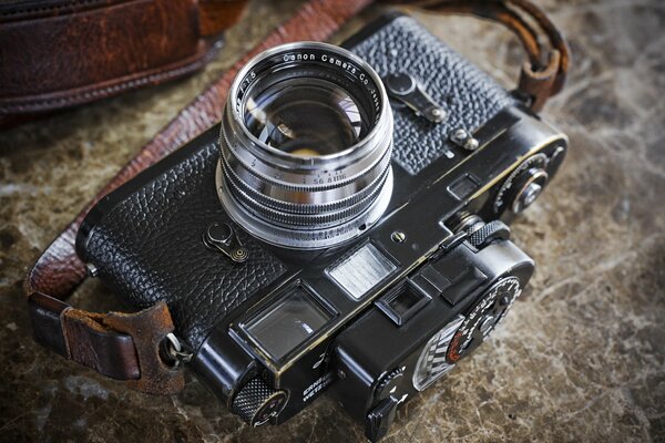 Leica m2 Makrokamera auf Marmorplatte