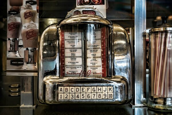 Alte Jukebox. Ein seltsames Gerät