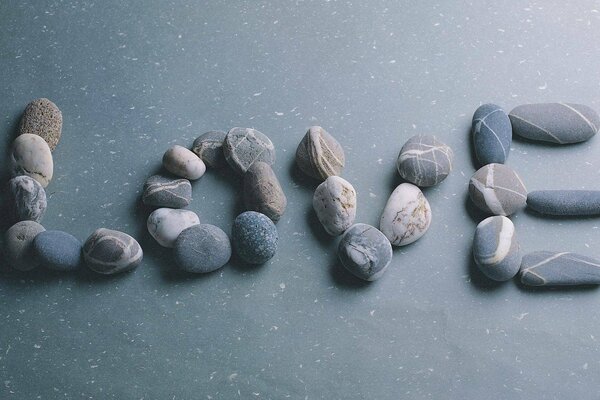 The waves laid out the recognition with sea stones