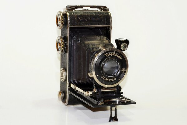 Fotocamera voigtlander Inos ii del 1933 con obiettivo grande