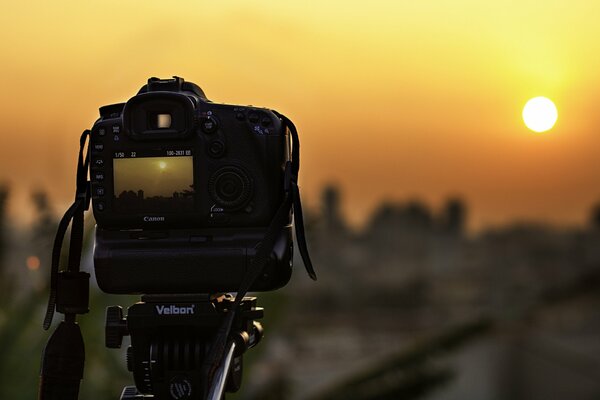 SUNSET IN NATURE AND ON THE CAMERA SCREEN