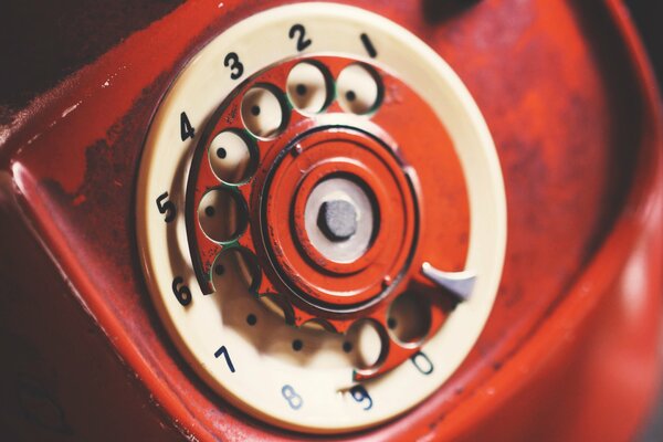 Ancienne version du téléphone à la maison avec disque