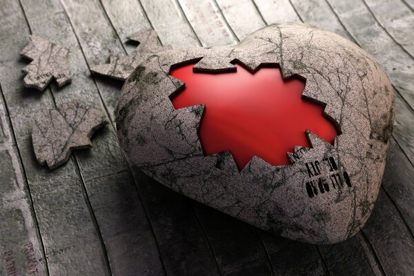 Coeur en coquille sur plancher de bois