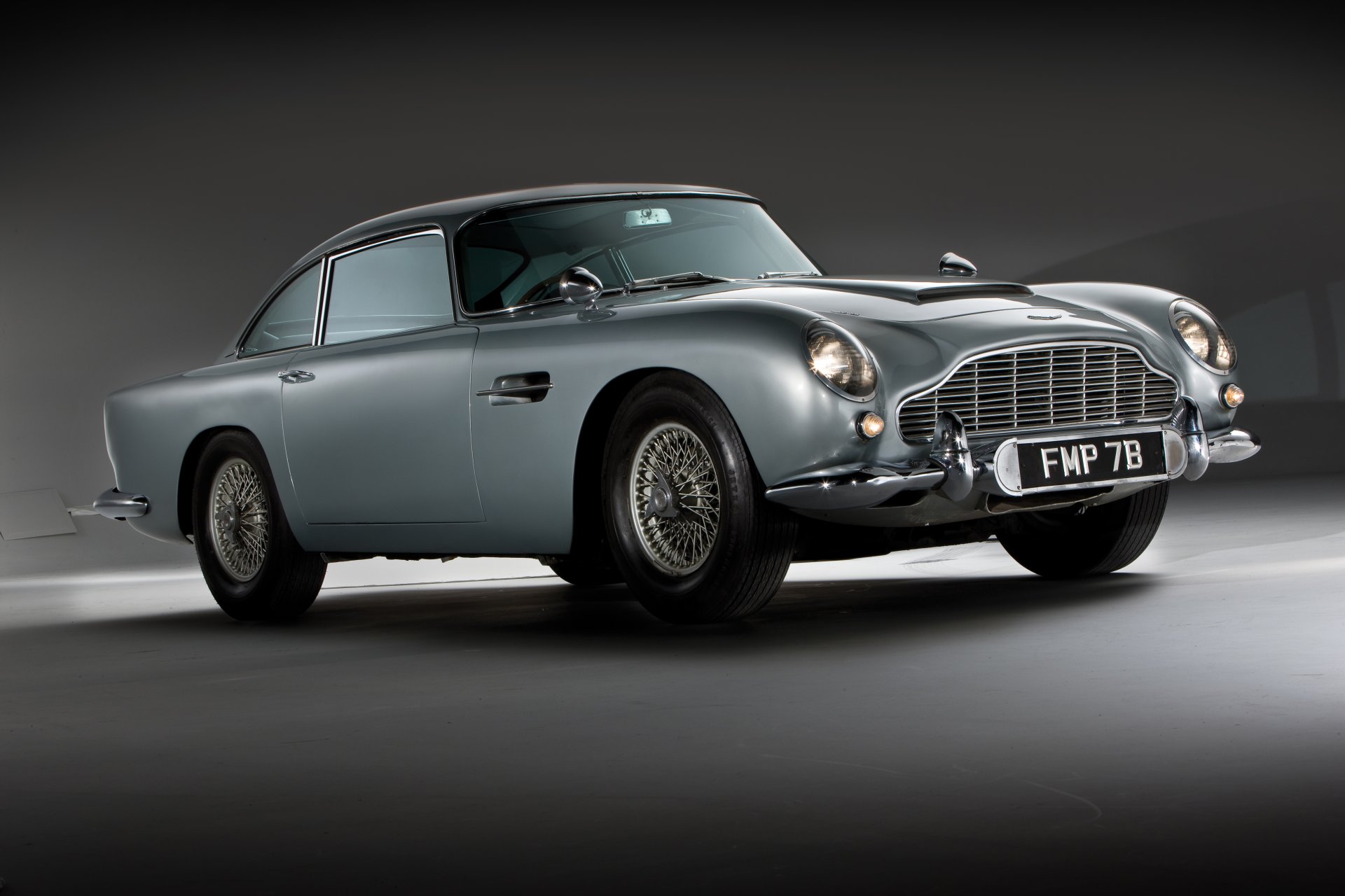 aston martin db5 classic 1964 car of james bond