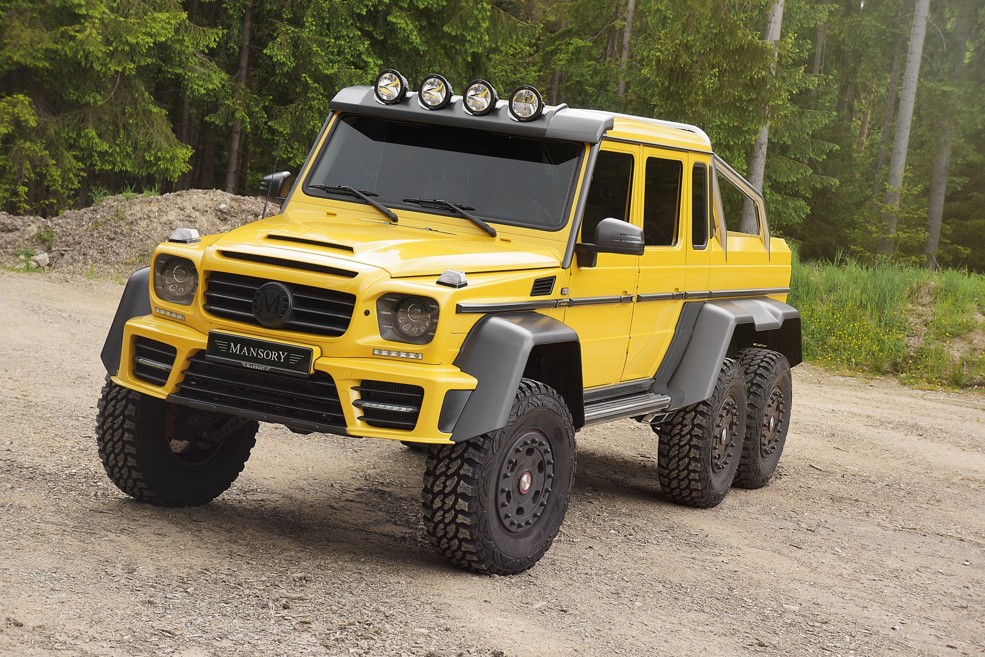 2015 г. mansory mercedes-benz g 63 amg 6x6 w463 мерседес