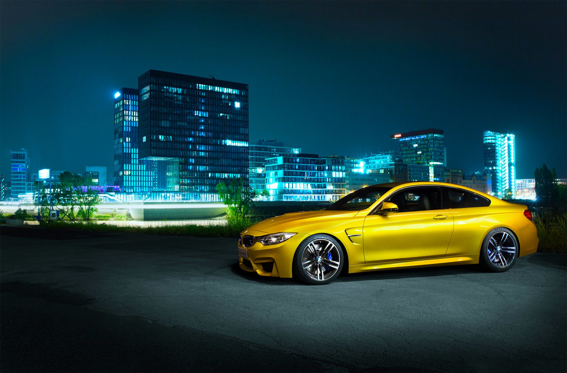 bmw f82 m4 coupe alemania noche frente