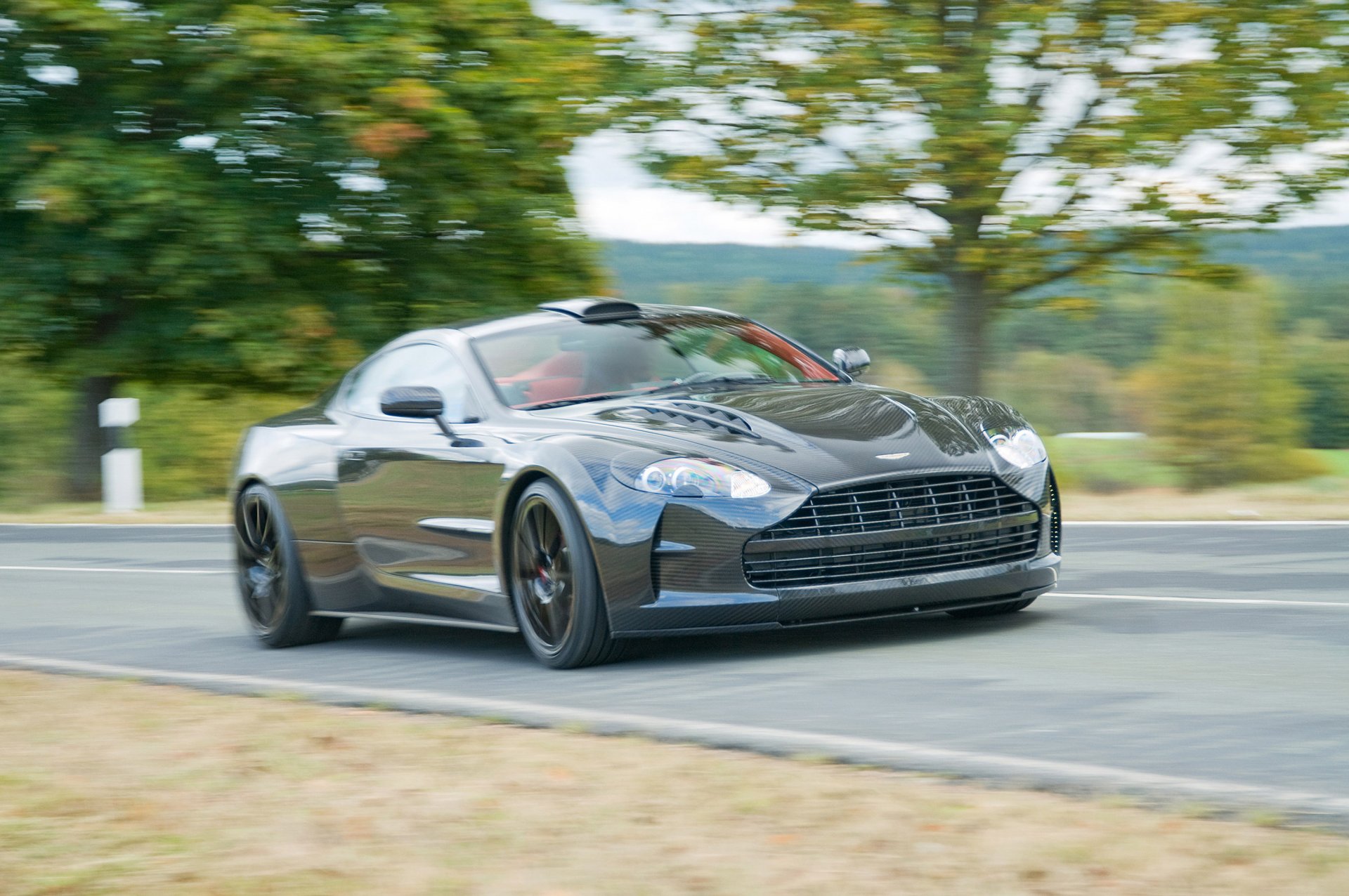 mansory cyrus aston martin db9 rápido superdeportivo carretera árboles