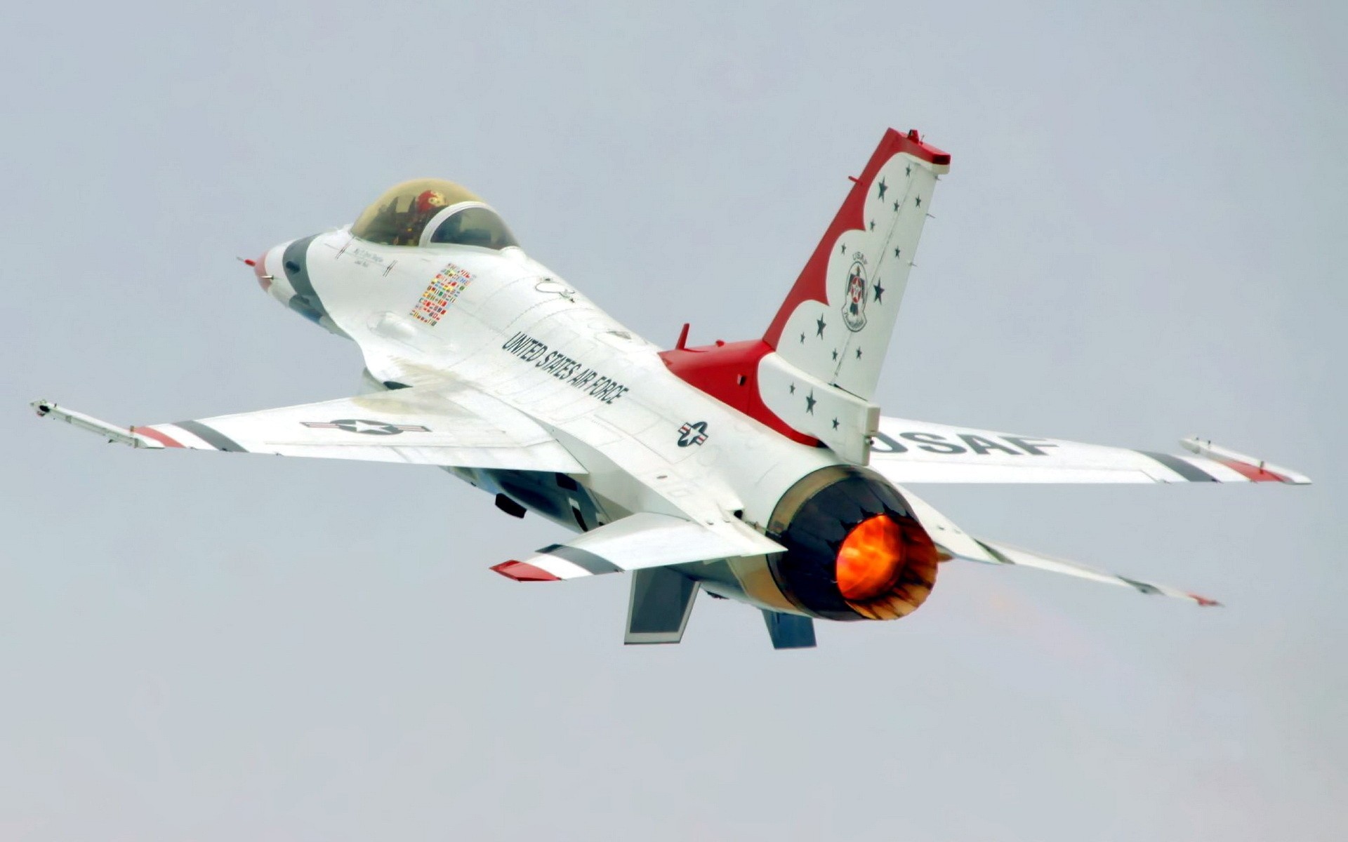 f16 aereo arma