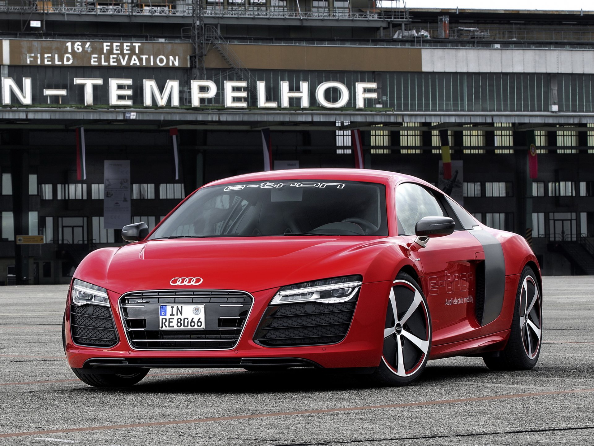 audi r8 e-tron prototipo supercar anteriore rosso