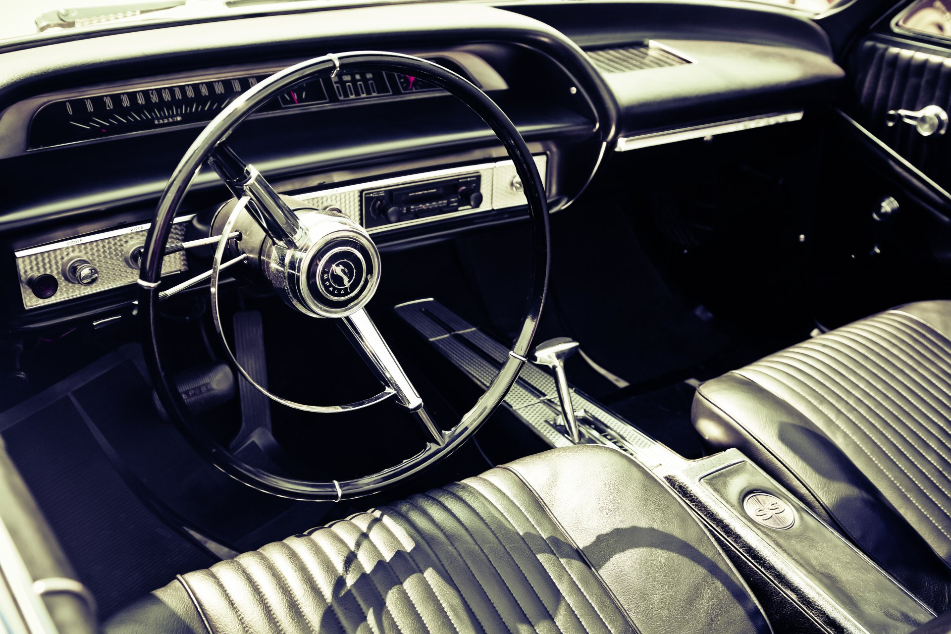 fotograf markus spiske foto muscle car interieur auto innenraum lenkrad panel instrumente leder