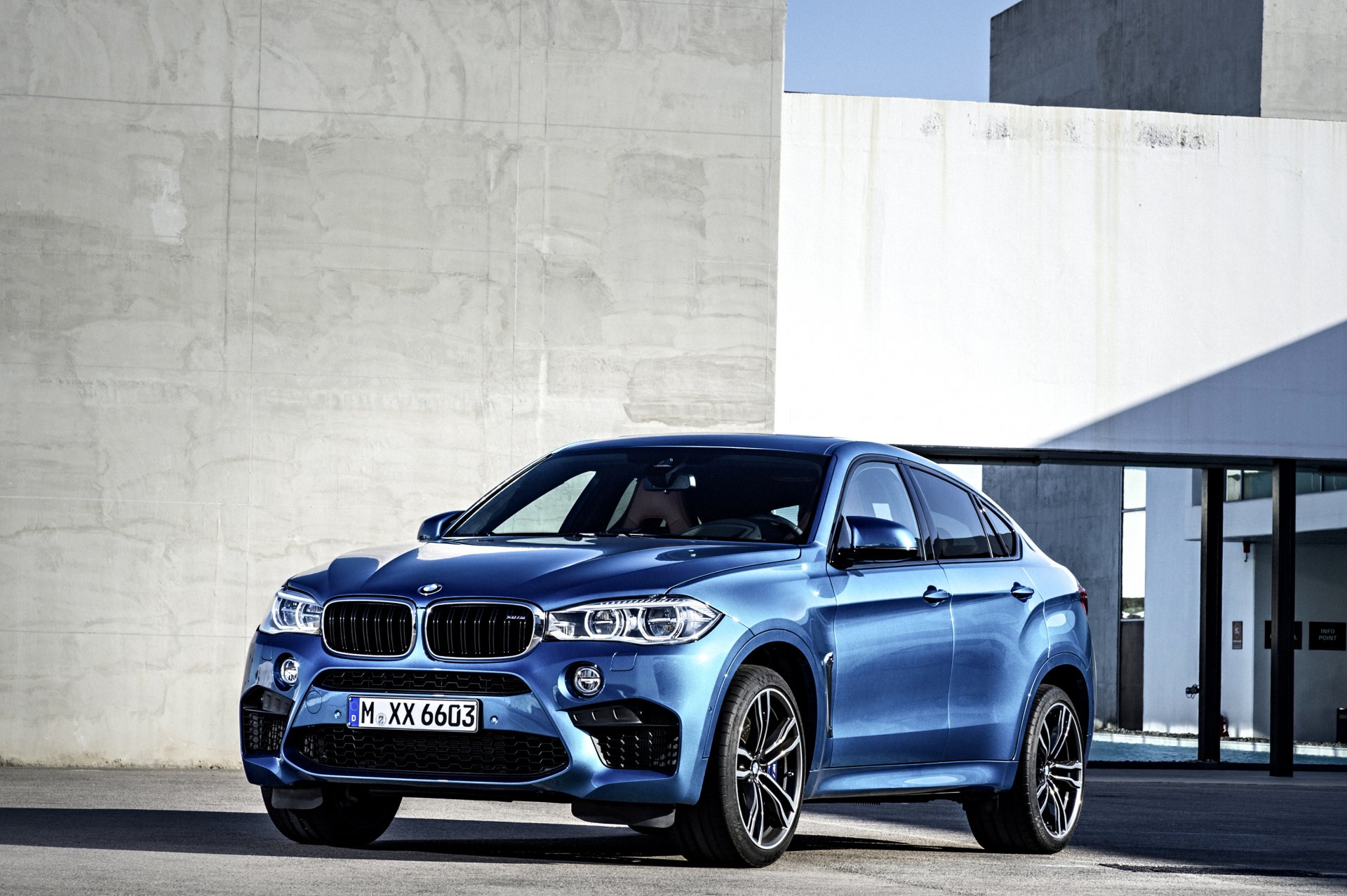 bmw 2015 г. x6 m голубой металлик автомобиль фото