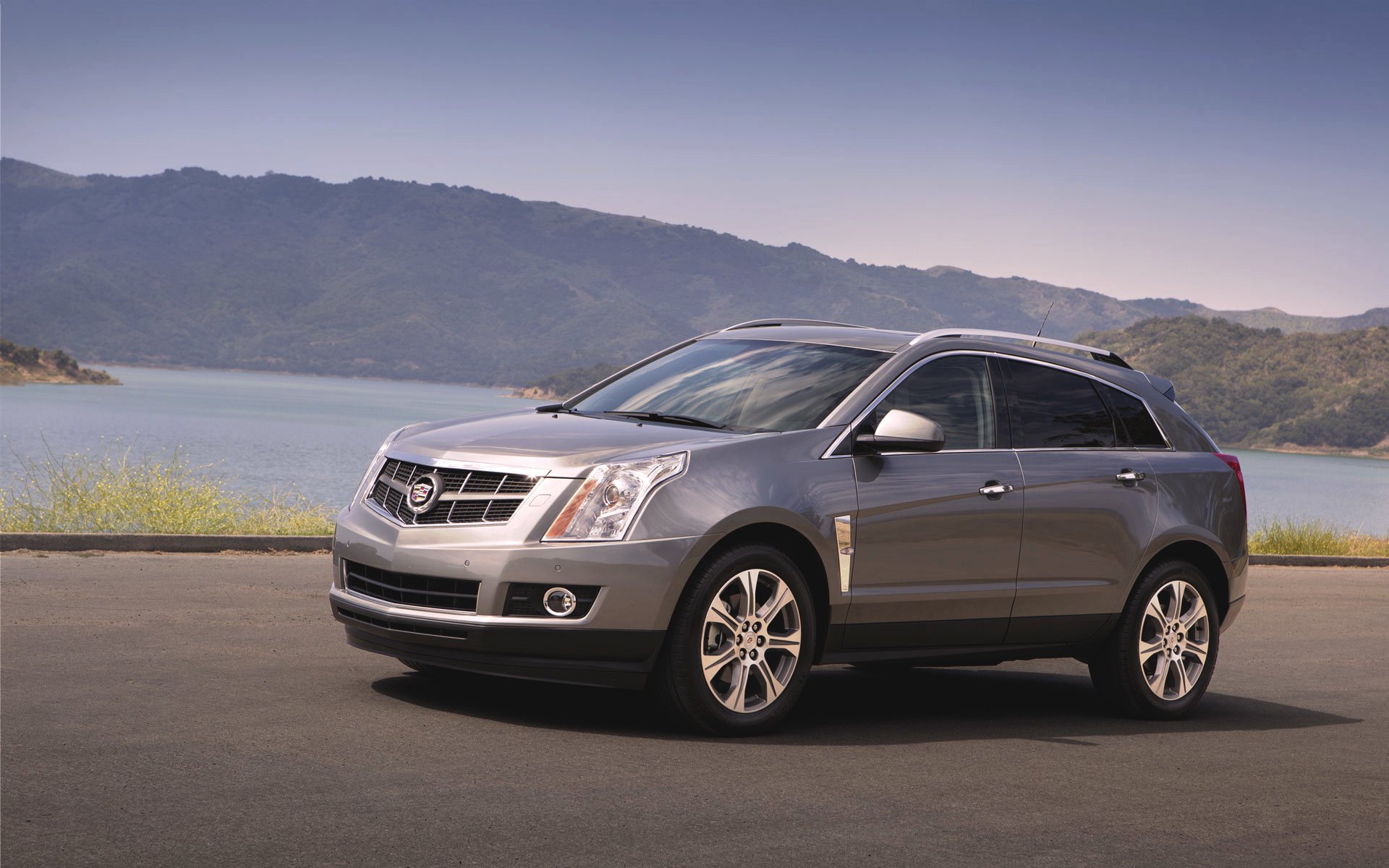 cadillac srx suv coche gris día auto montaña lago