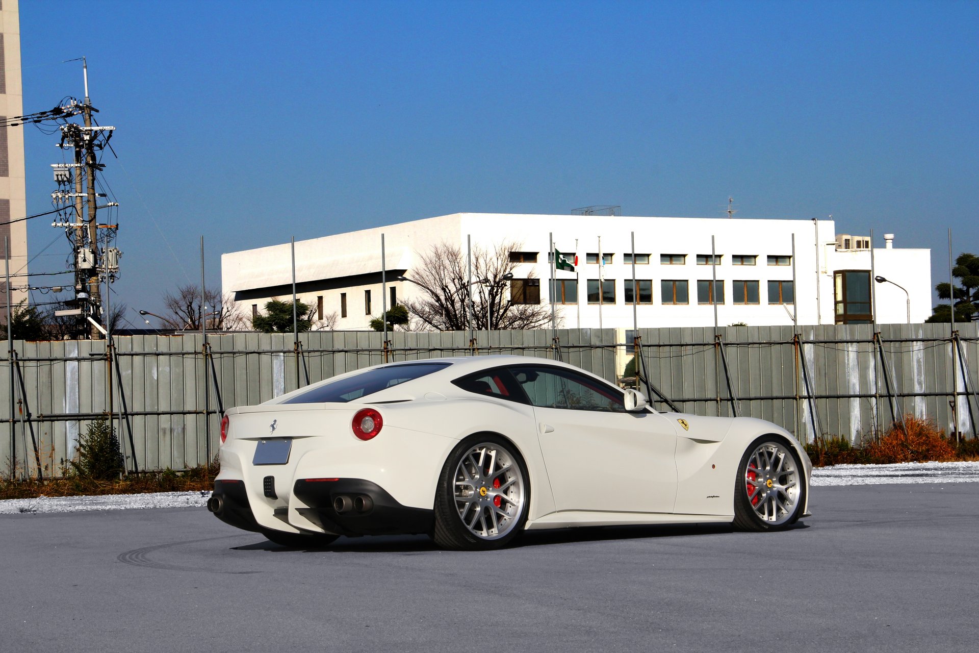 ferrari f12 berlinetta blanco ferrari berlinetta vista trasera cielo