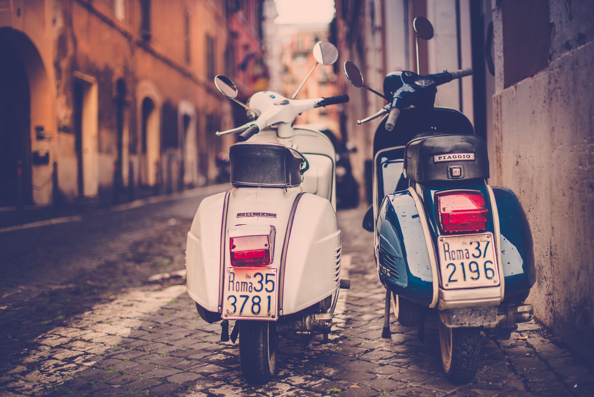 jamie frith fotografo foto ciclomotore scooter piaggio roma