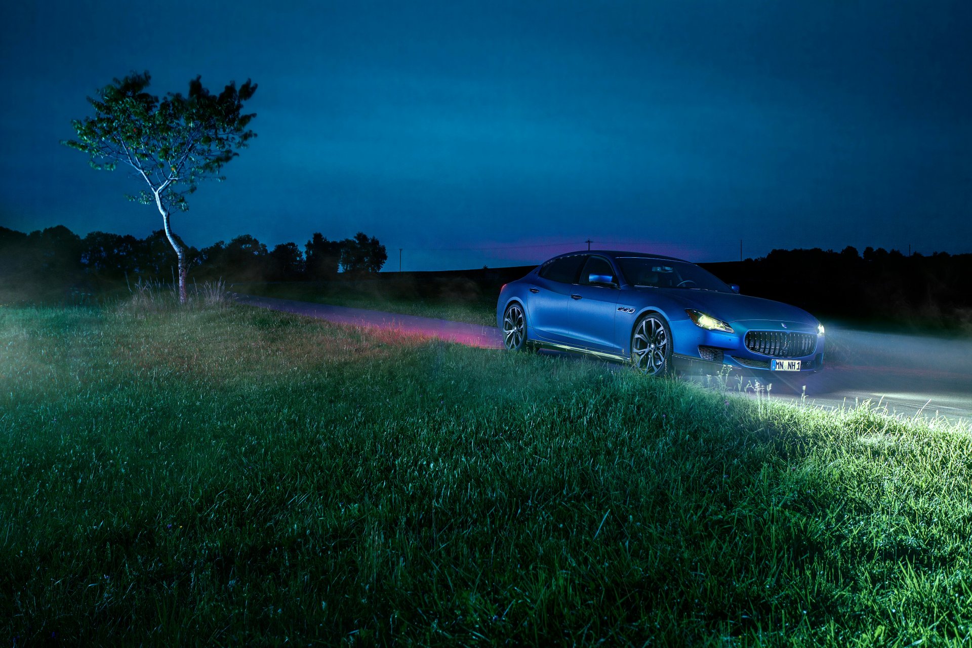 maserati quattroporte novitec azul noche hierba luces