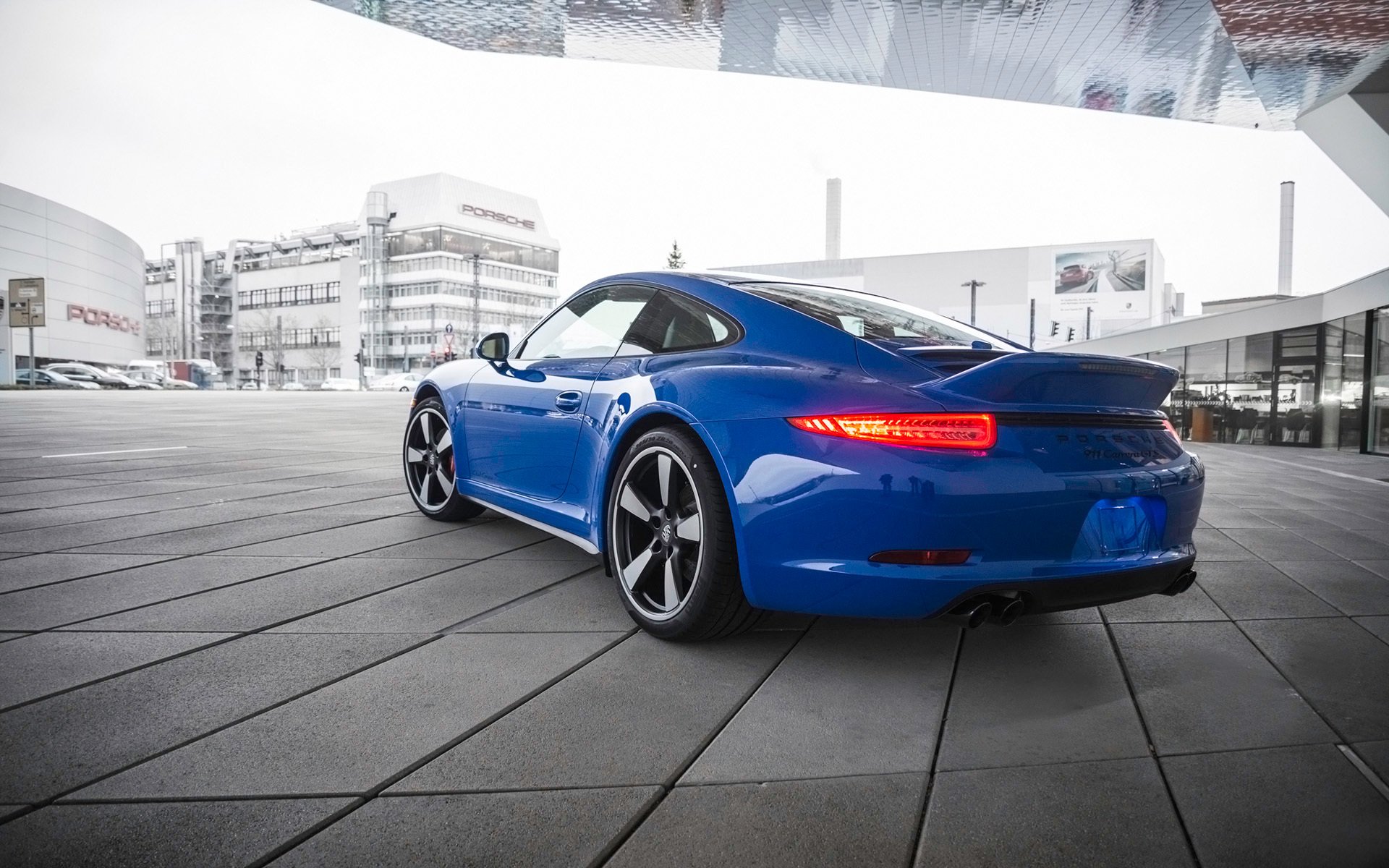 porsche 911 gts club coupé porsche blau rückansicht