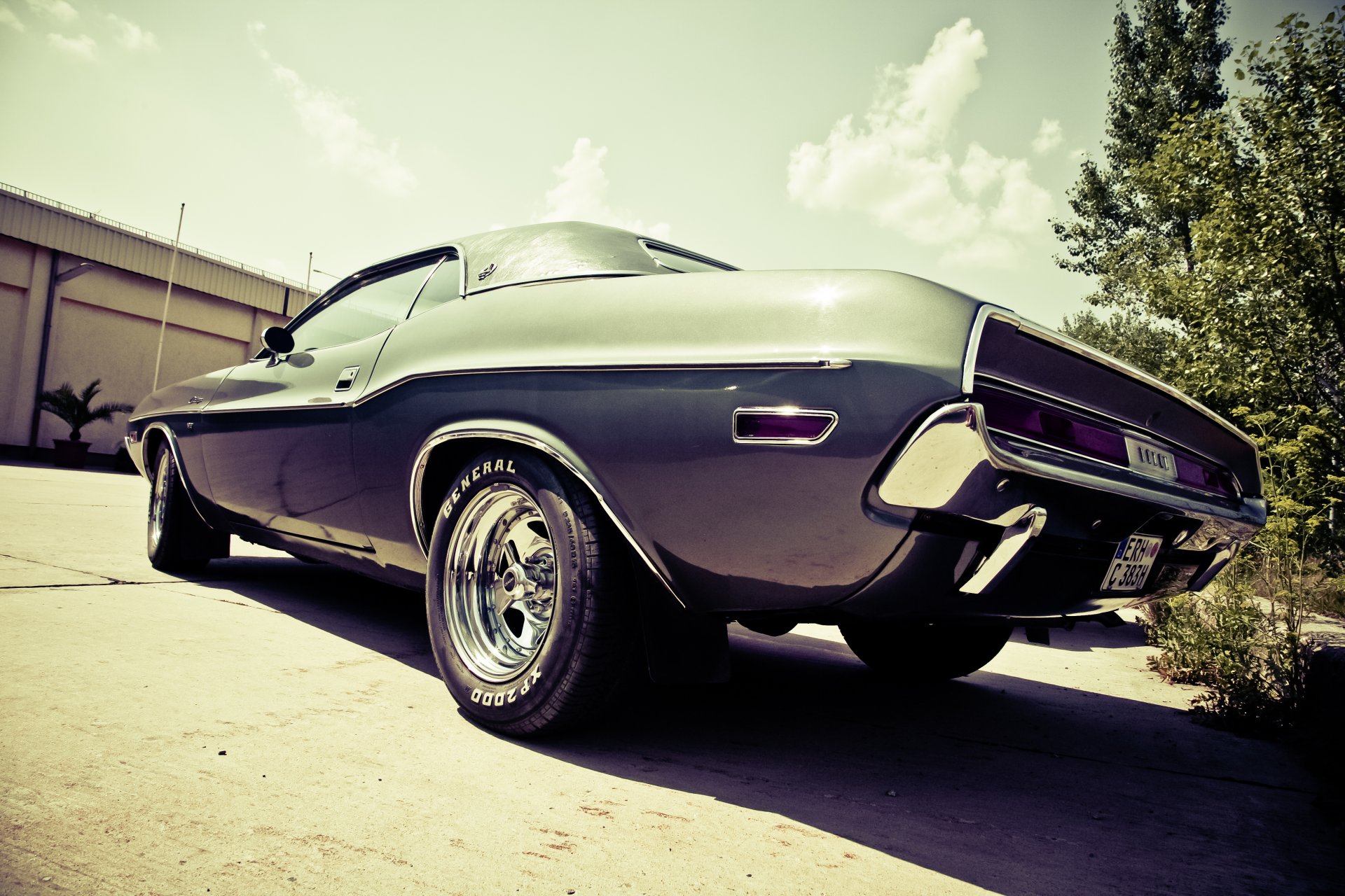 fotógrafo marcus spiske foto coche del músculo oldtimer esquivar challenger