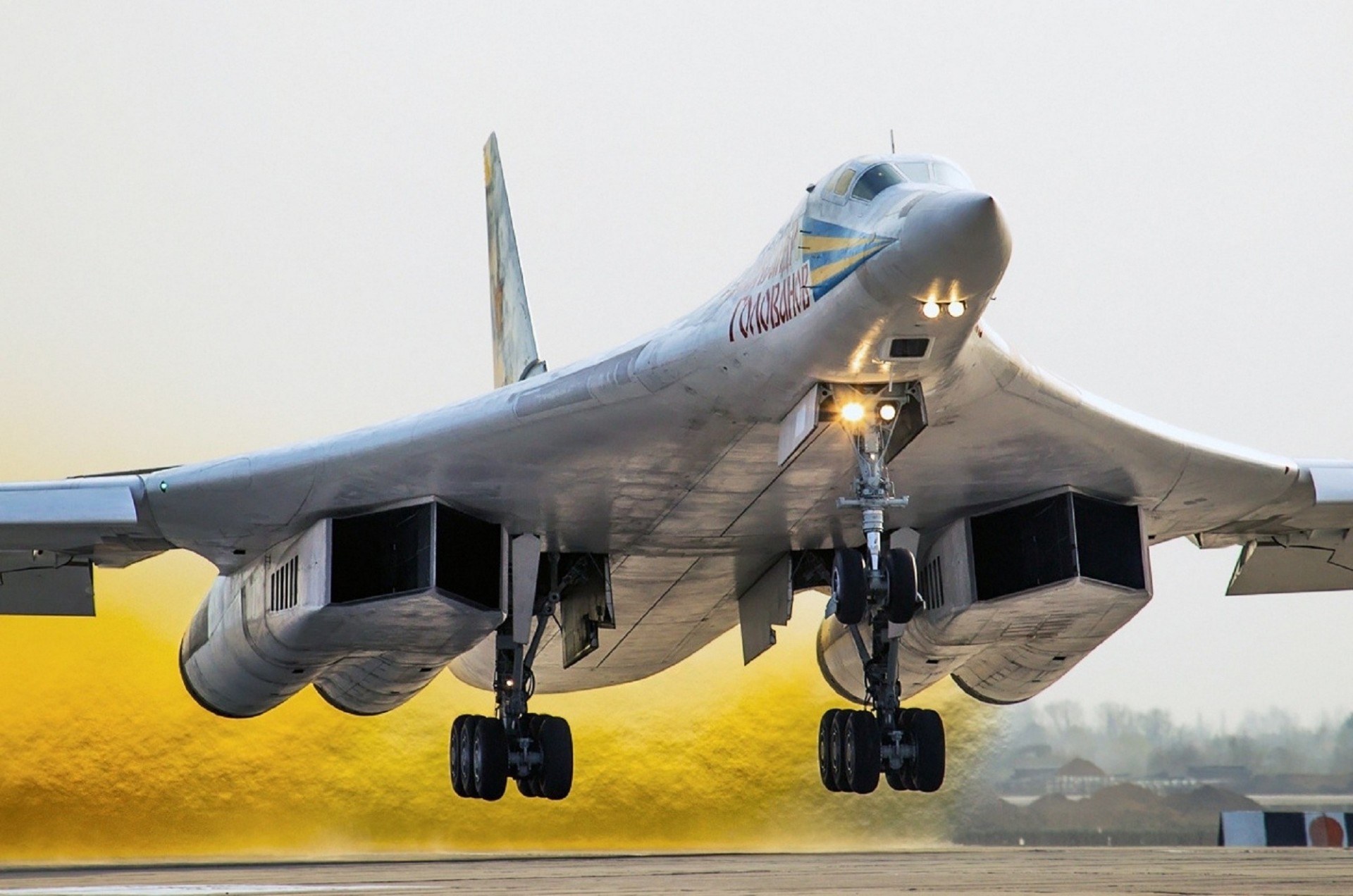 tu-160 bombardero despegue